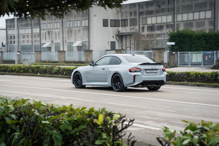 Full carbon fiber side skirts and diffuser for BMW M2 G87