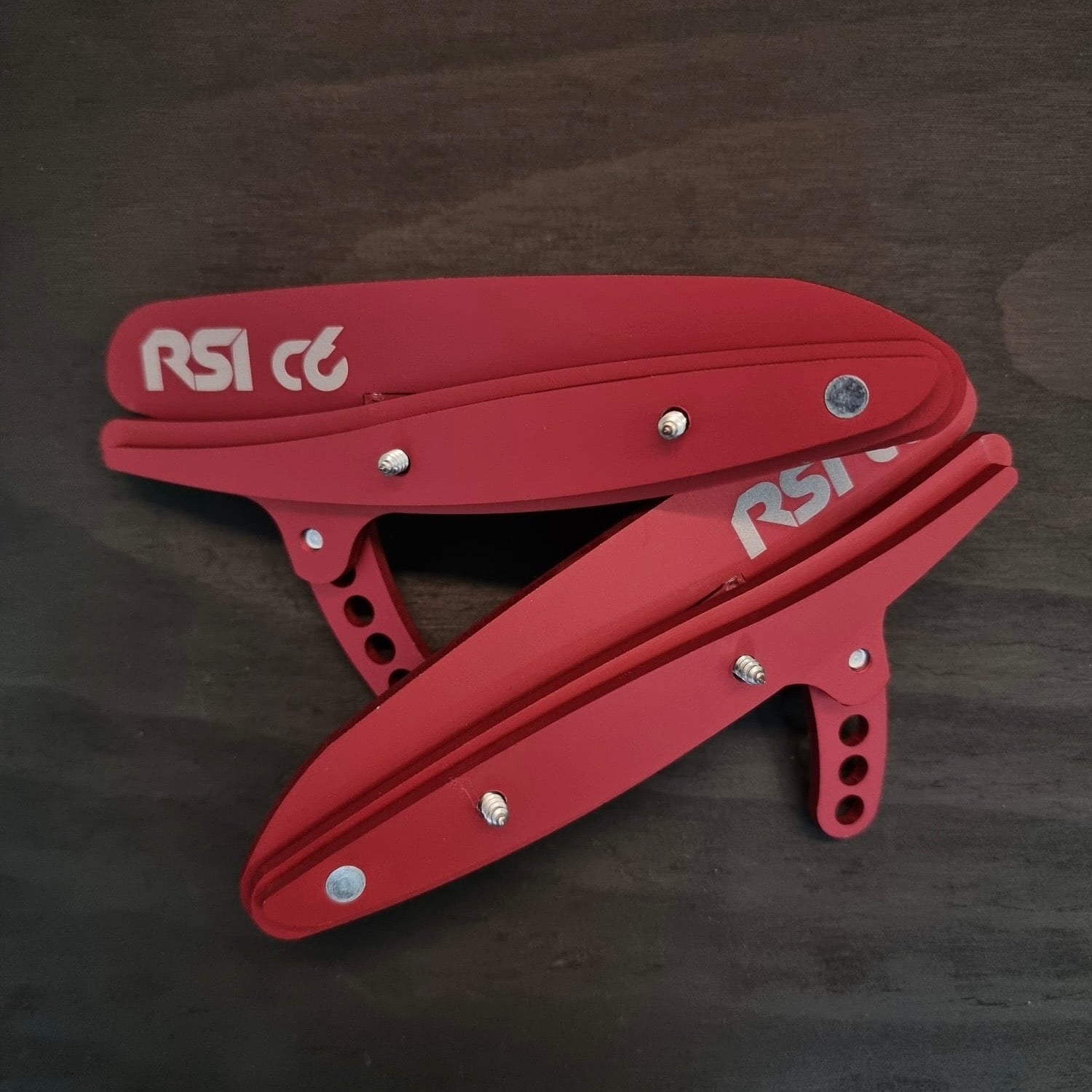 Adjustable spoiler riser kit for MINI R & F in red aluminum – lightweight and durable